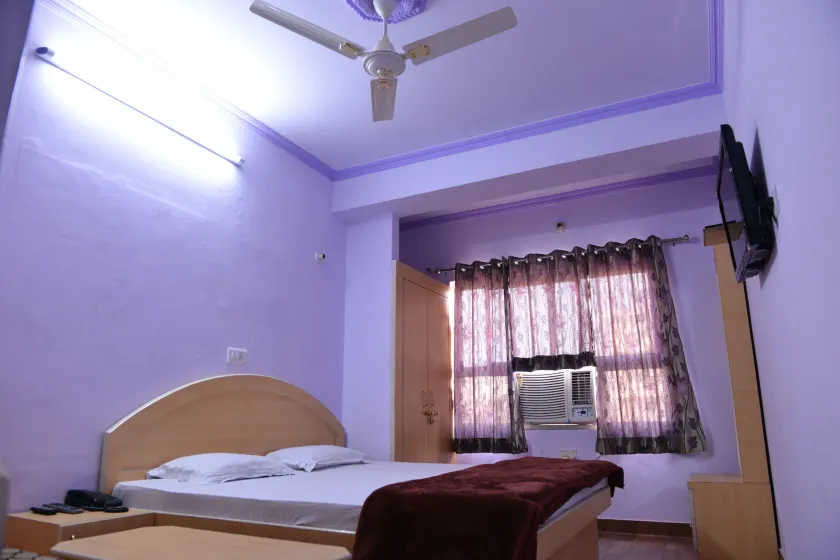 Hotel Mohit Palace - Image 1