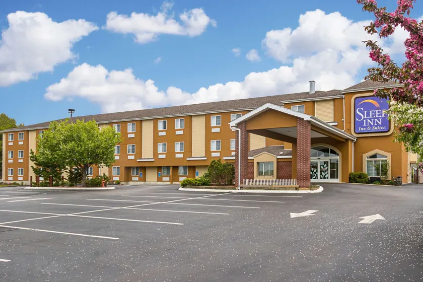 Sleep Inn & Suites Niantic North - Image 1