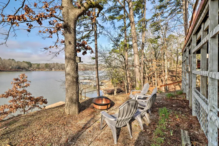 Riverfront Deck + Fire Pit: Hot Springs Retreat! - Interiör