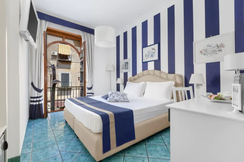 Hotel Herculaneum - Image 1