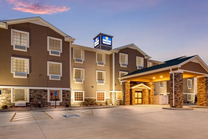 Cobblestone Hotel & Suites - Cozad - Image 1