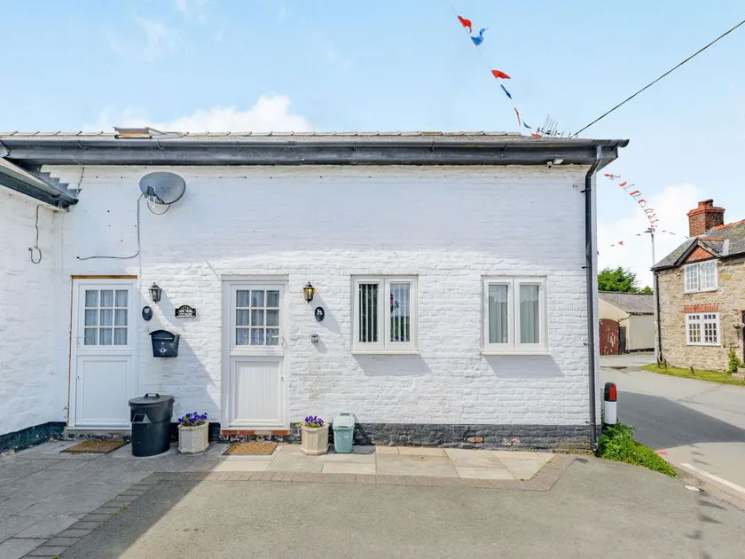 Yew Tree Cottage - Image 1