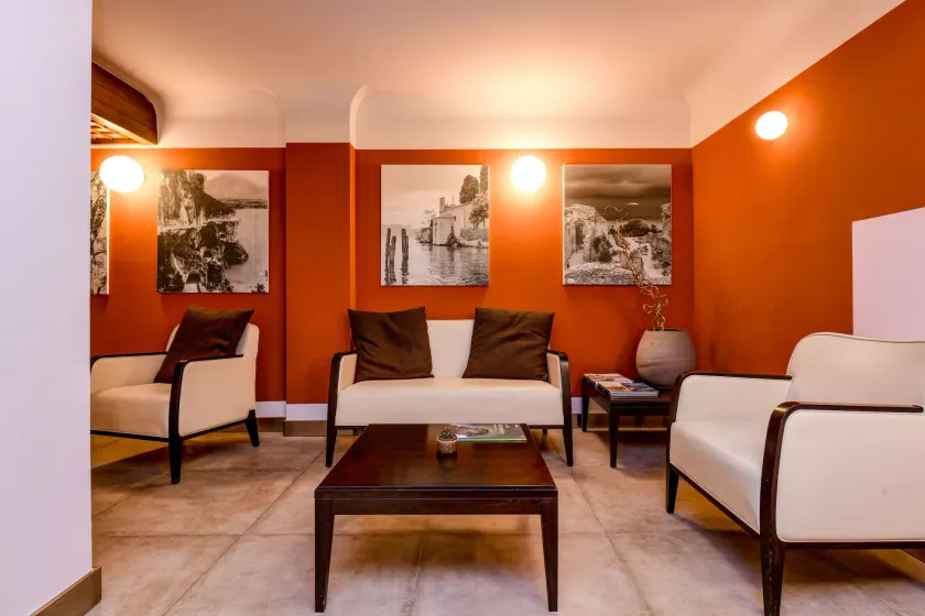Hotel City - Image 1
