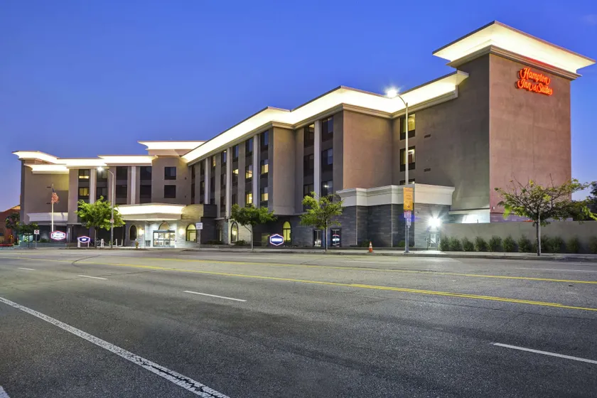 Hampton Inn & Suites Los Angeles Burbank Airport - Image 1