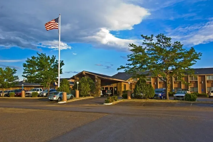 Super 8 by Wyndham Casper East/Evansville - Image 1