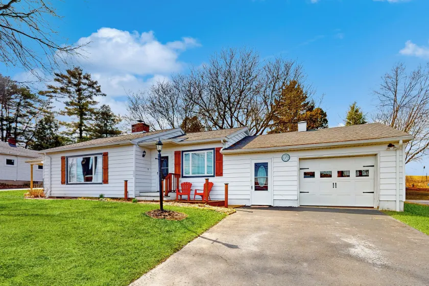 Lakefront 4BR w/ Stunning Views, Dock & Porch - Image 1