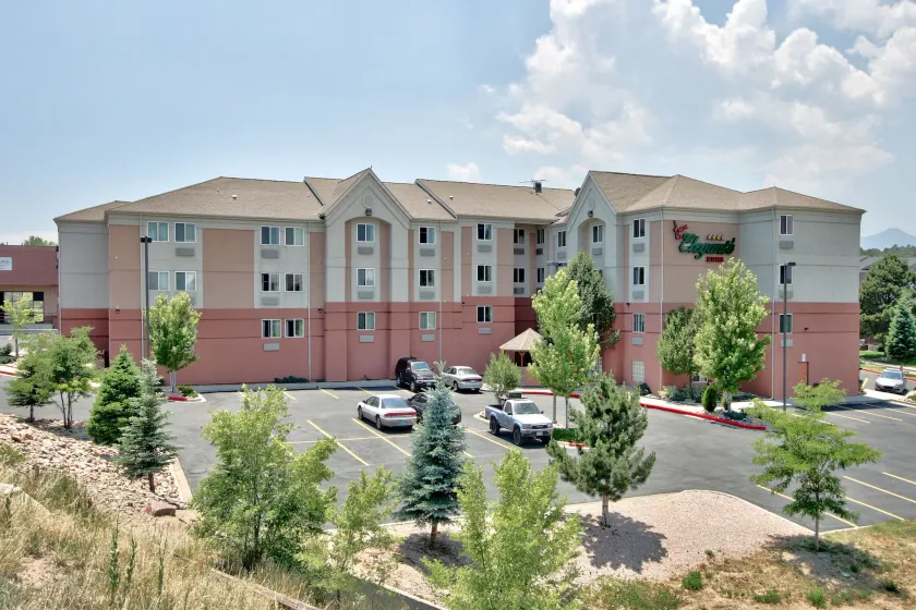 MCM Elegante Suites - Image 1