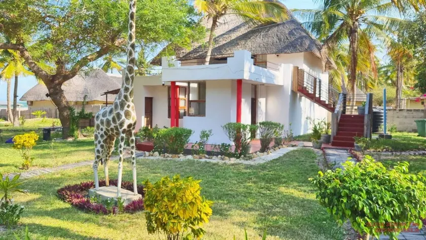 Giraffe House - Image 1