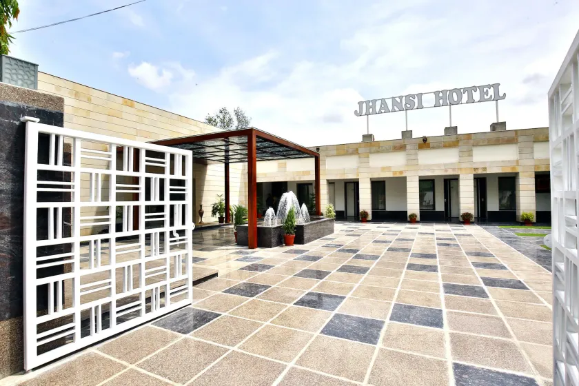 Jhansi Hotel - Image 1