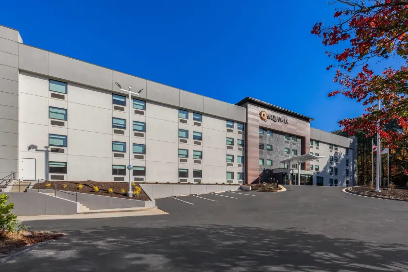 La Quinta by Wyndham Atlanta Roswell - Image 1