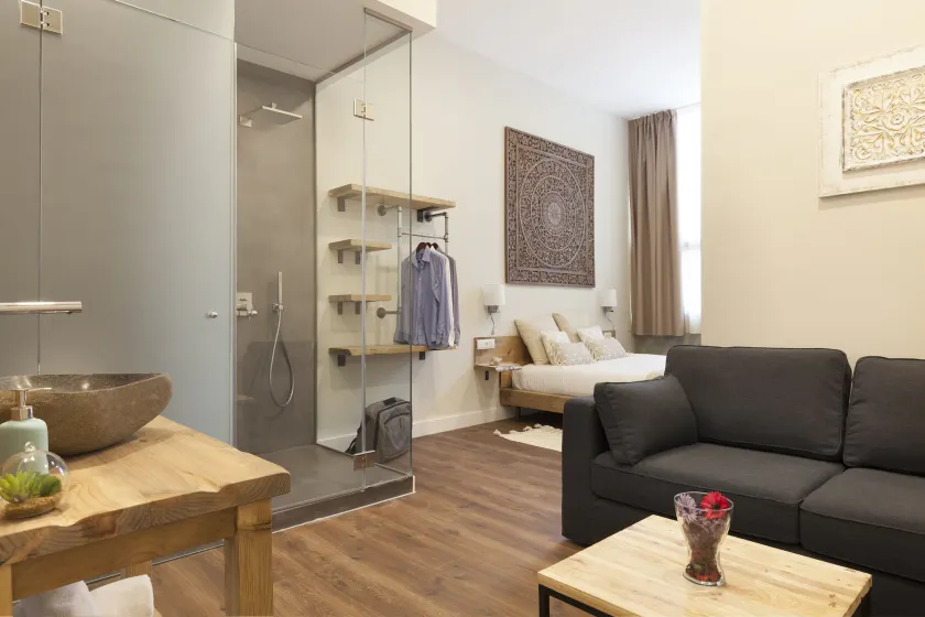Hotel Radha - Image 1