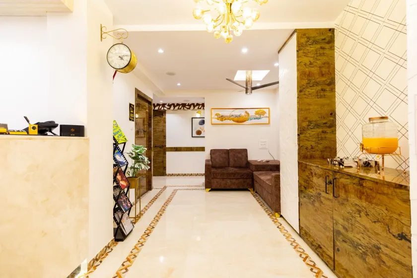 Hotel Larmont Luxury - Image 1