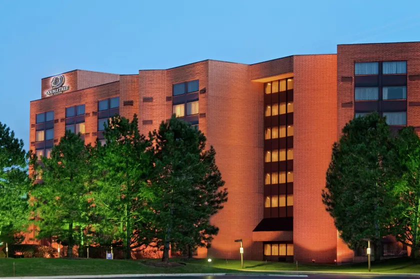 DoubleTree by Hilton Lisle Naperville - Image 1