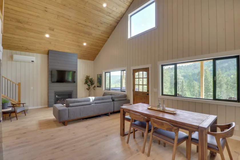 Lakeside Cabin w/ Hot Tub: 3 Mi to Flathead Lake! - Image 1