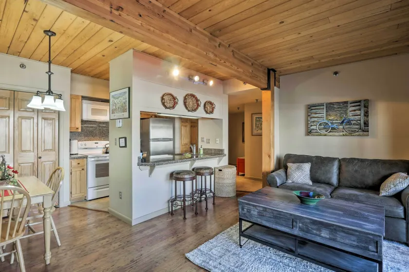 Cozy 1 Bedroom with an expansive view - Image 1
