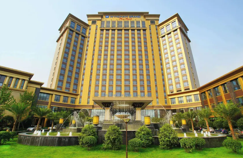 Wyndham Grand Plaza Royale Palace Chengdu - Image 1