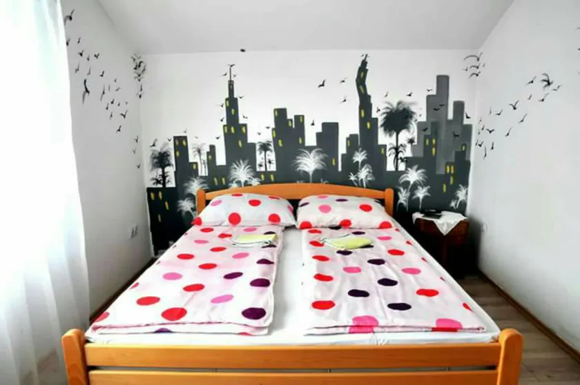 Hostel Room - Image 1