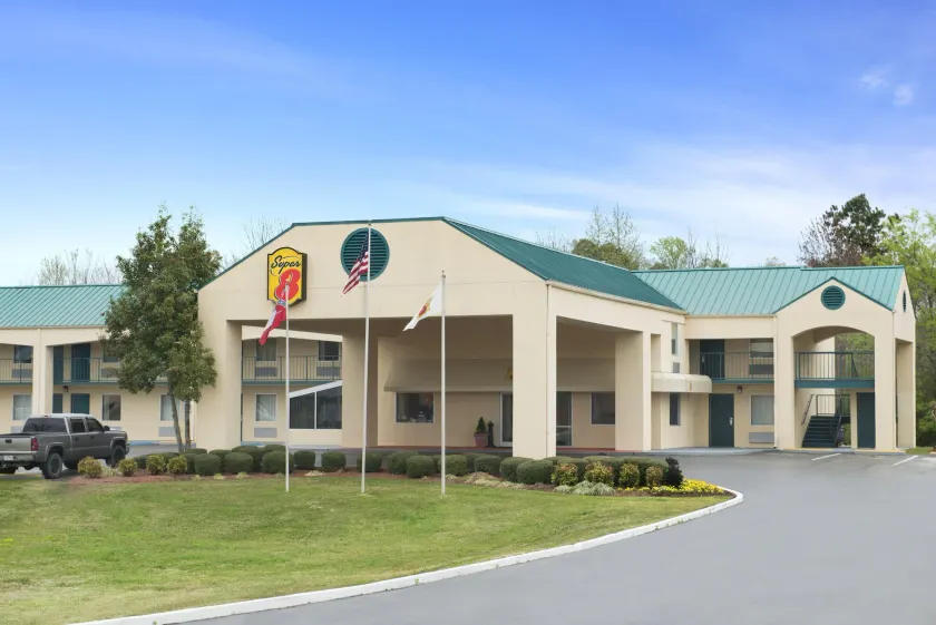 Super 8 by Wyndham Meridian - Image 1
