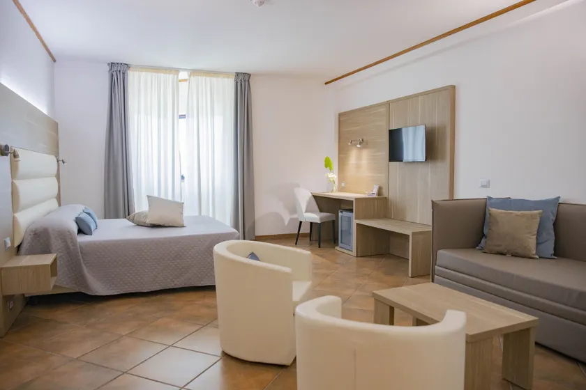 Pegasus Hotel - Image 1