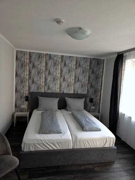 Lieth-Hotel-Grünreich - Image 1