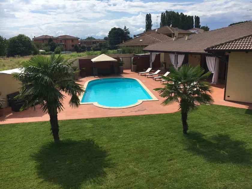 Villa Cometa - Living Fashion - Image 1