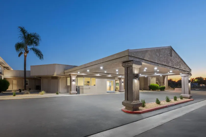 Ramada by Wyndham Merced - Image 1