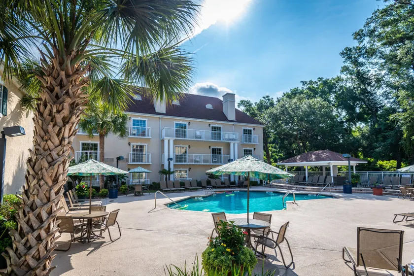 Palmera Inn and Suites - Image 1