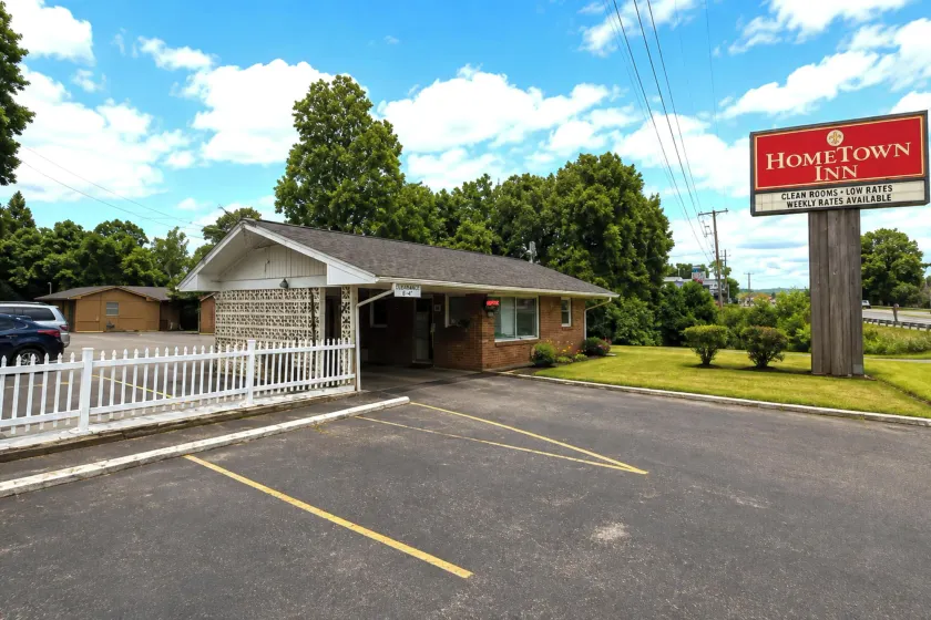 Hometown Inn Rocky Mount VA - Image 1