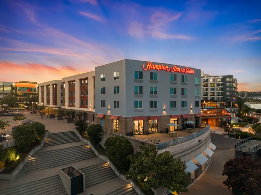 Hampton Inn & Suites Bremerton - Image 1