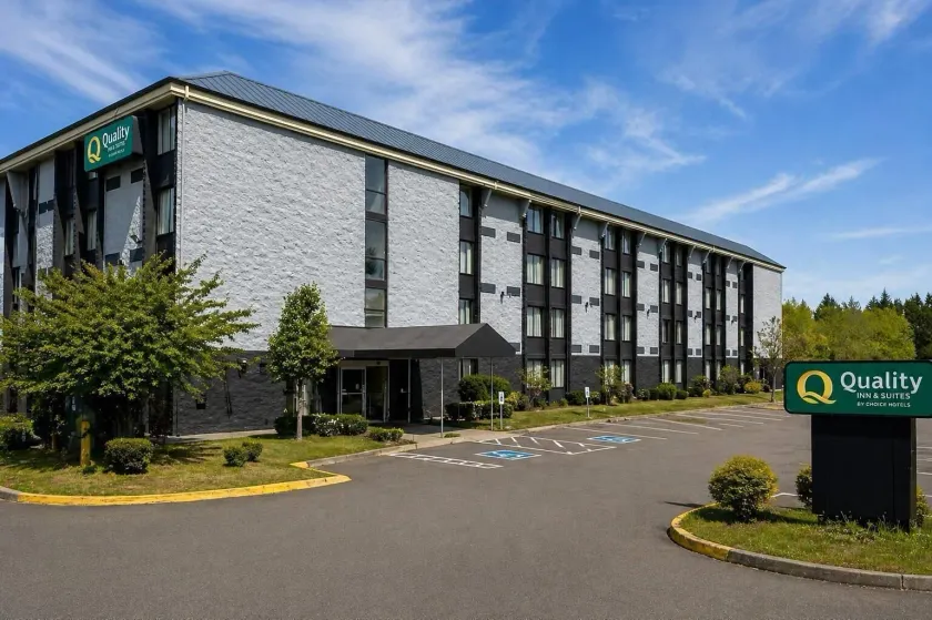 Quality Inn & Suites Everett - Image 1