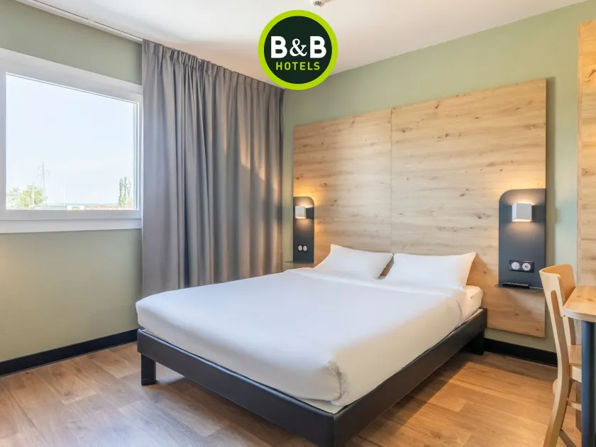 B&B HOTEL Saint-Martin-de-Crau Alpilles Camargue - Image 1