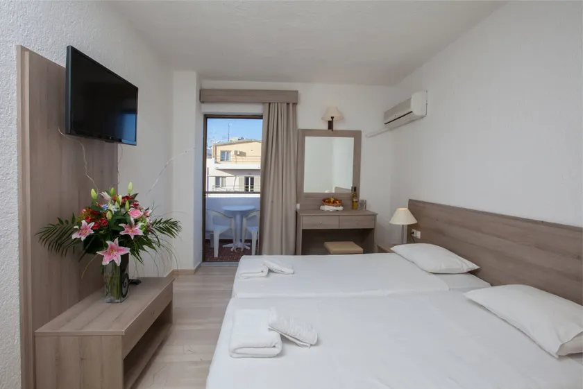 Apollon Hotel - Image 1