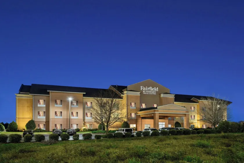 Fairfield Inn and Suites by Marriott Birmingham Fultondale / I-65 - Image 1