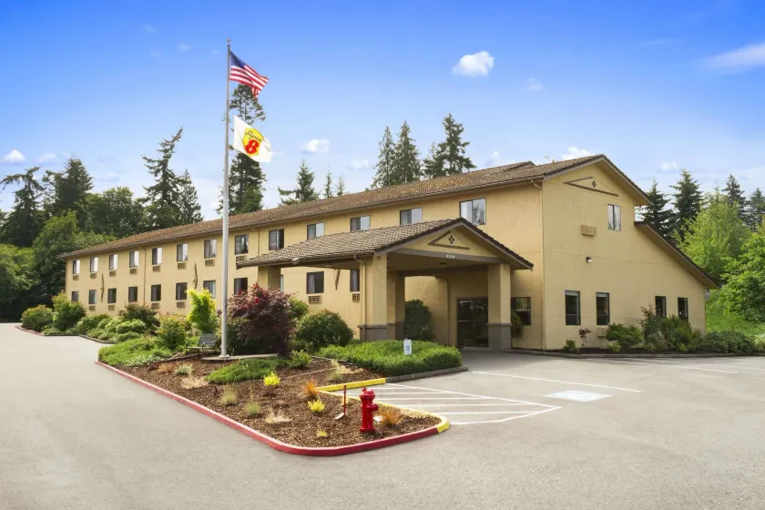 Super 8 by Wyndham Port Angeles at Olympic National Park - Image 1