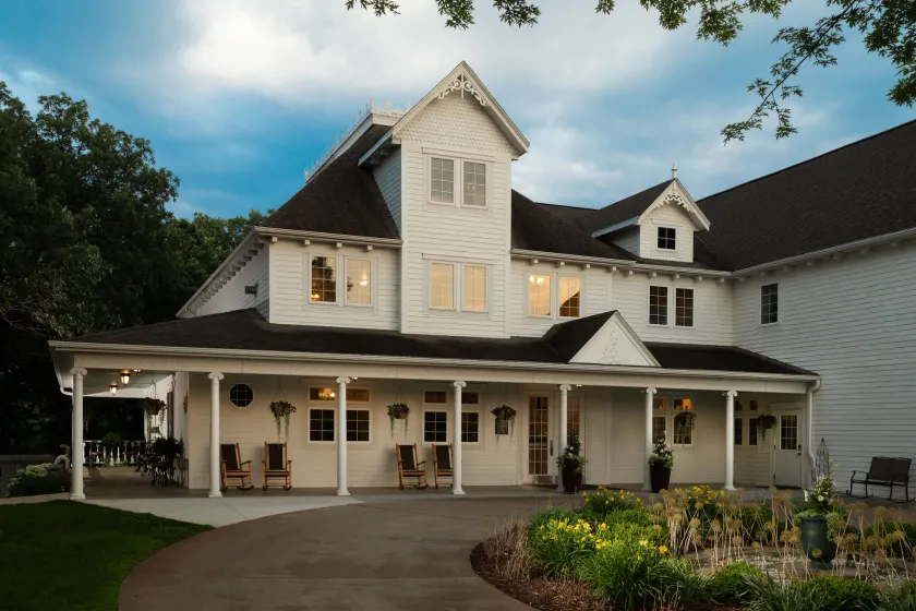 The Oakwood Inn Okoboji - Image 1