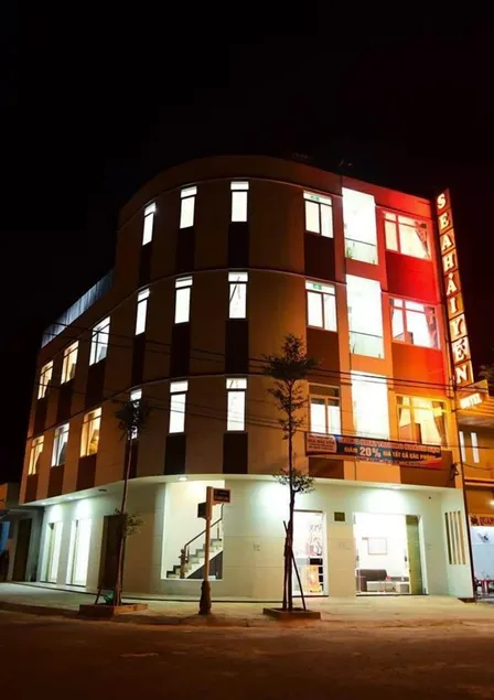 Sea Hai Yen Hotel - Image 1