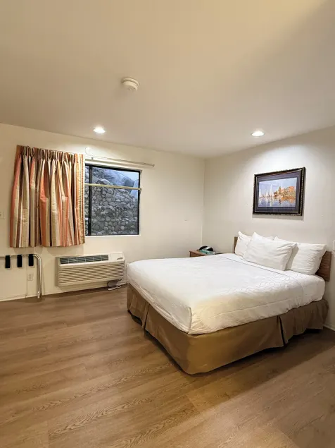 Jolly Roger Hotel - Image 1
