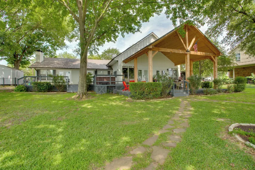 Stunning Lakefront Home: Hot Tub & Game Room! - Image 1
