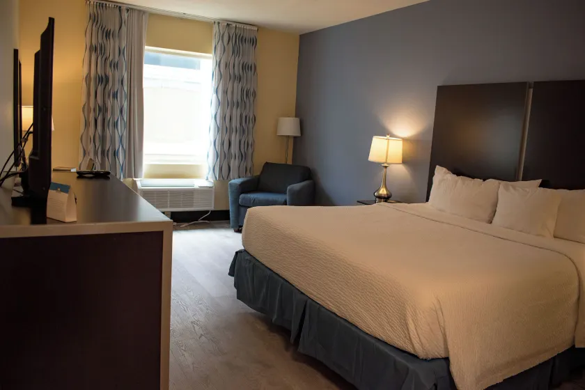 Days Inn & Suites by Wyndham Pocahontas - Image 1