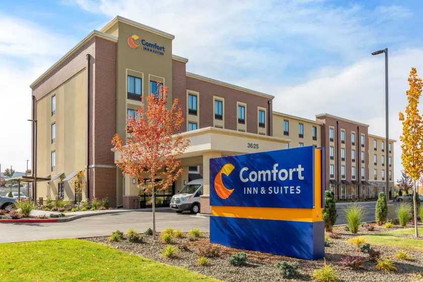 Comfort Inn & Suites Boise Airport - Image 1