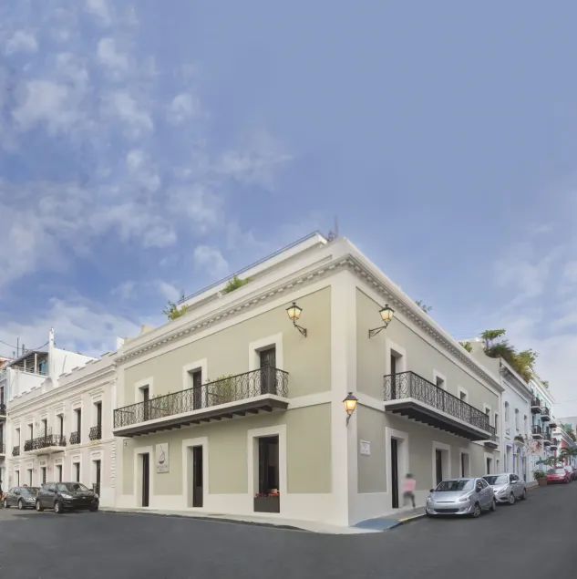 Decanter Hotel - Image 1