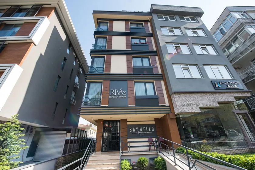 Riva's Moda - Image 1
