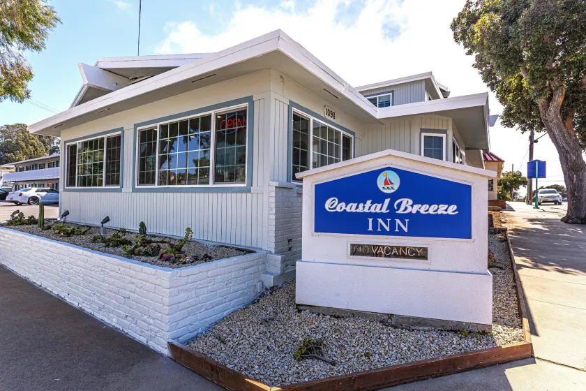 Coastal Breeze Inn - Image 1