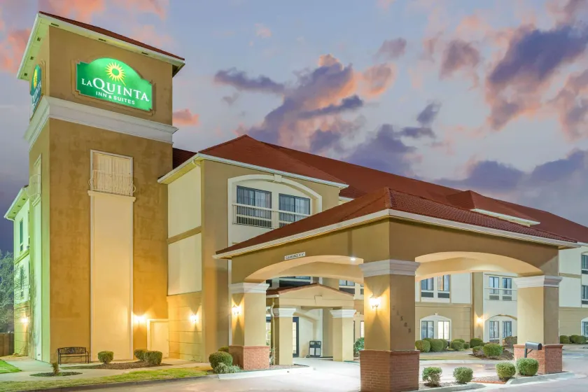 La Quinta by Wyndham Oklahoma City -Yukon - Image 1