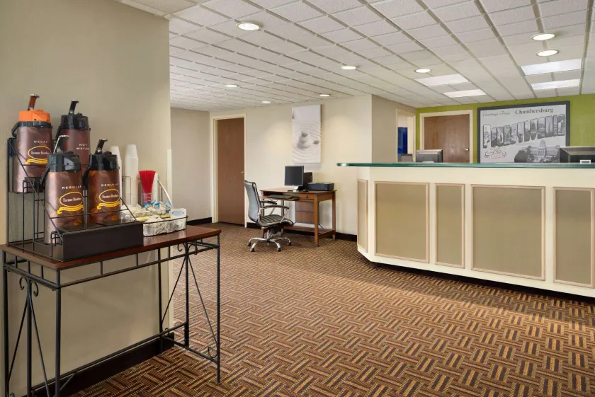 Super 8 by Wyndham Chambersburg I-81 - Hall