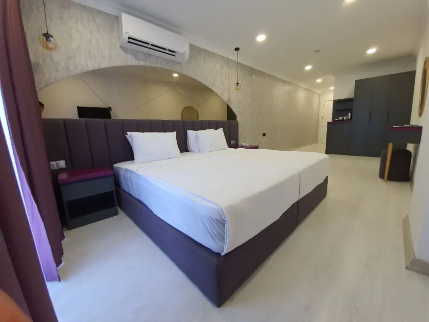 Karikatür Bi Hotel - Image 1