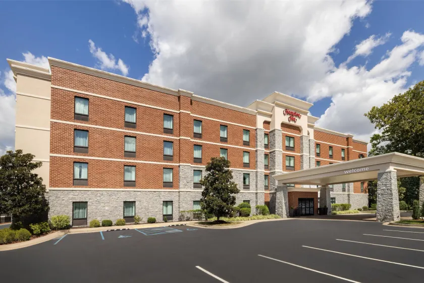 Hampton Inn Lexington Medical Center - Image 1