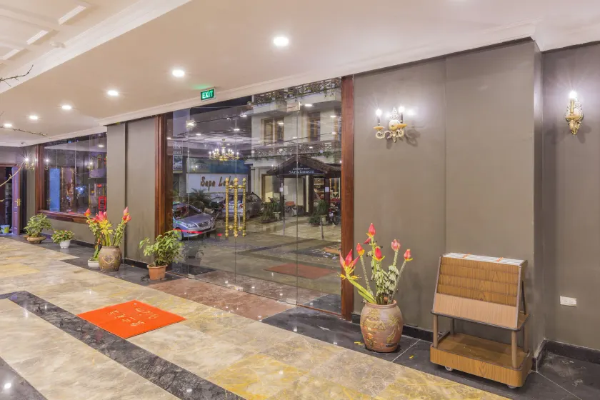 Sapa Lodge Hotel - Interior entrance