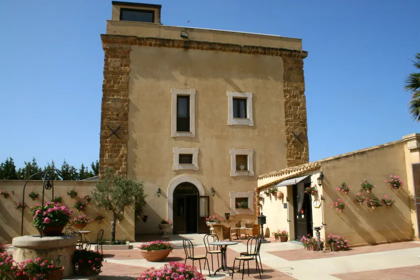 Hotel Foresteria Baglio Della Luna - Image 1