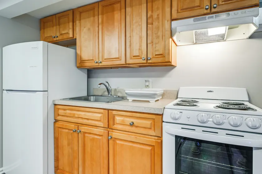 Walkable Elmont Studio: 19 Mi to New York City! - Interior